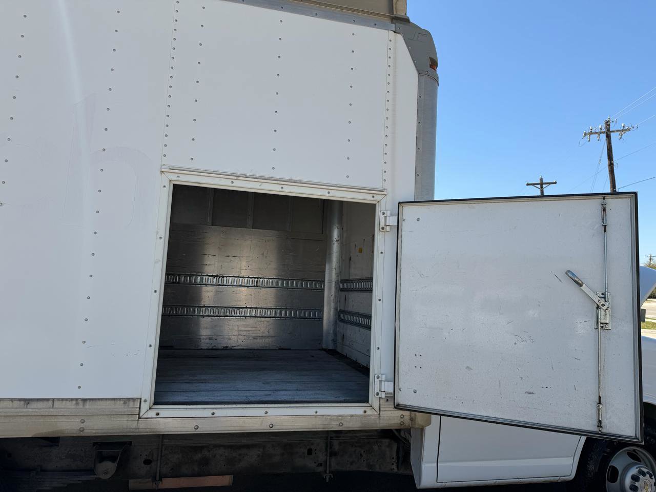 Used 2017 Chevrolet Express 3500 RWD image 33