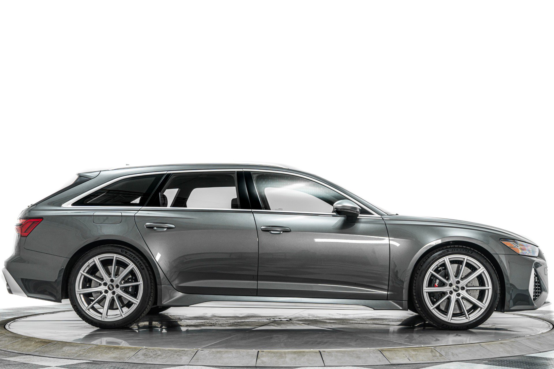 Used 2023 Audi RS 6 AWD/4WD image 48