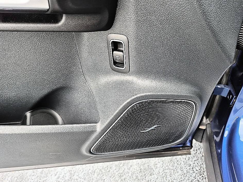 Used 2024 Mercedes-Benz GLB 250 4MATIC image 14