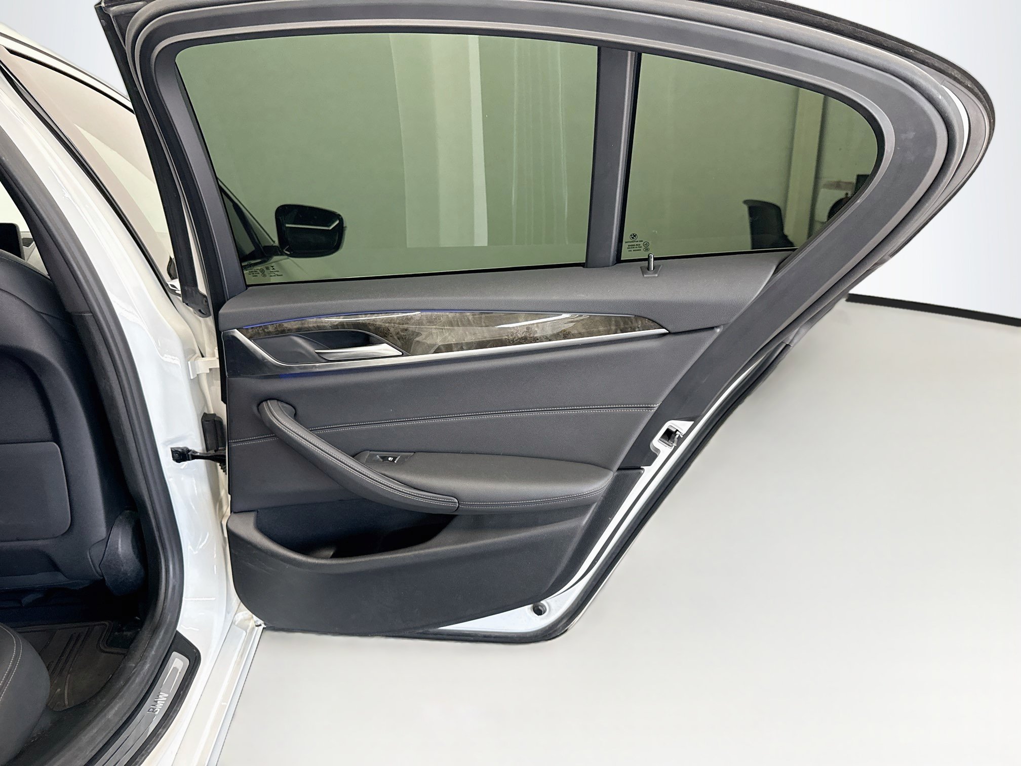 Used 2022 BMW 530i w/ Convenience Package RWD image 33