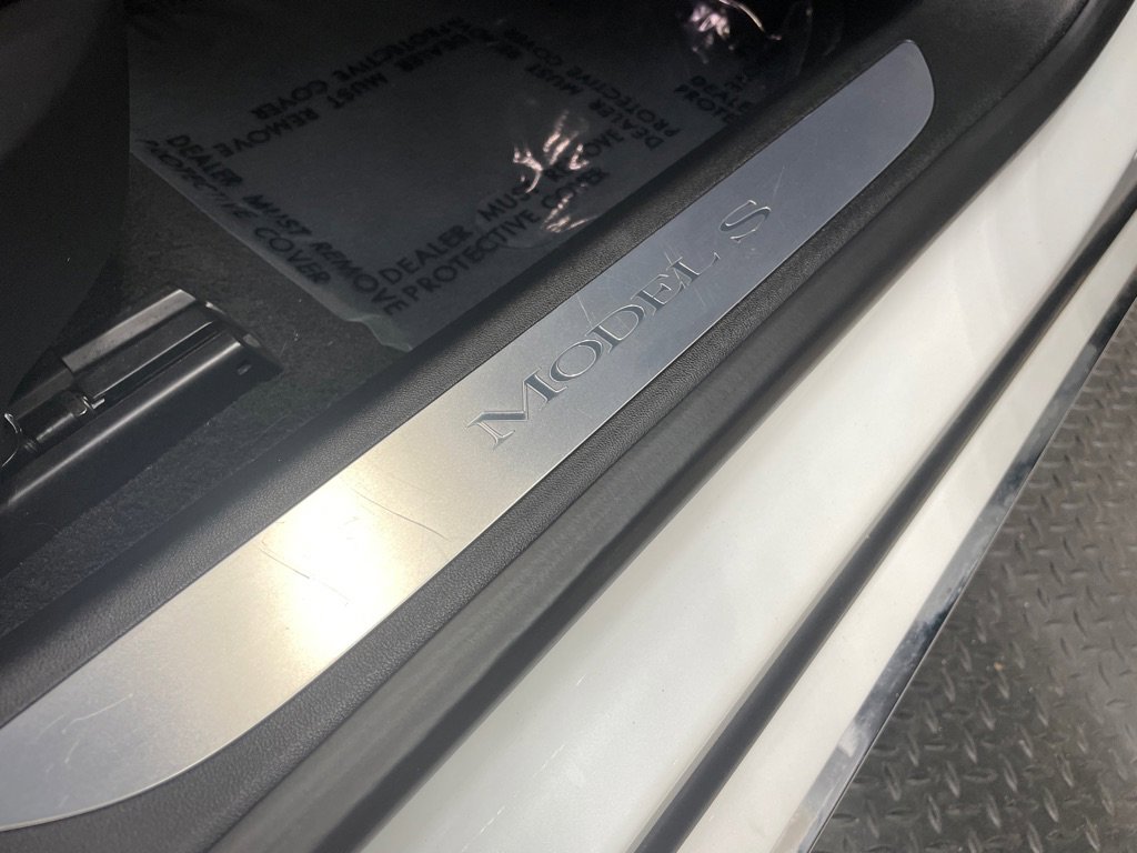 Used 2015 Tesla Model S 70 image 36