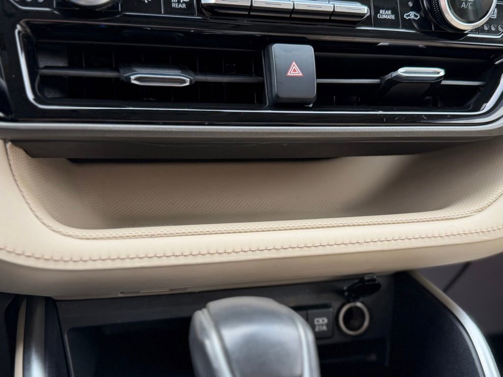 Used 2021 Toyota Highlander Limited image 29