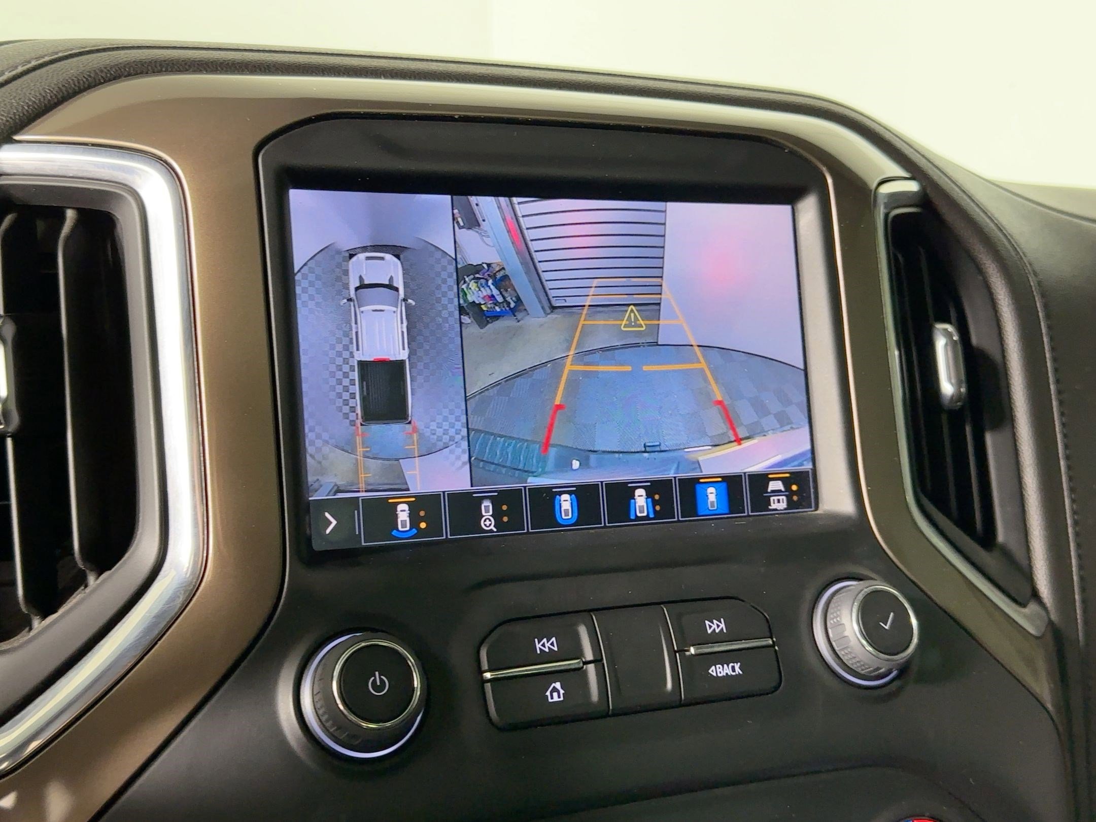 Used 2023 Chevrolet Silverado 2500 High Country w/ Z71 Off-Road Package image 23