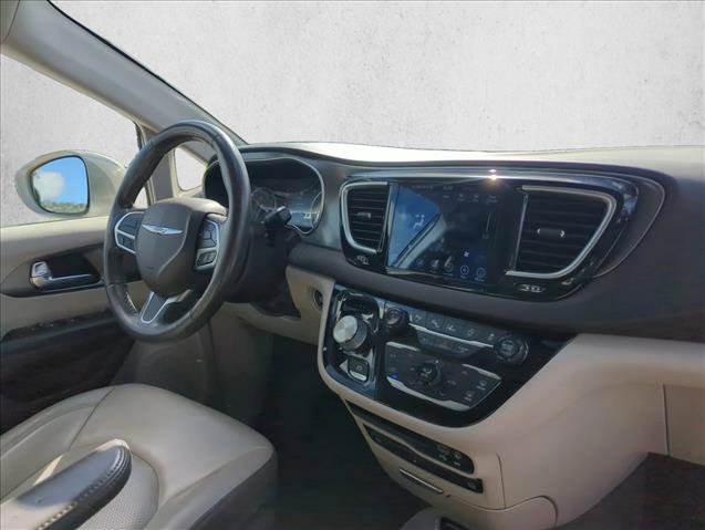 Used 2019 Chrysler Pacifica Touring-L Plus w/ Advanced Safetytec Group image 20