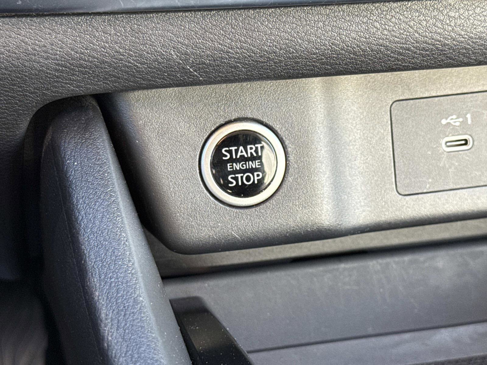 Used 2023 Nissan Rogue SV image 13