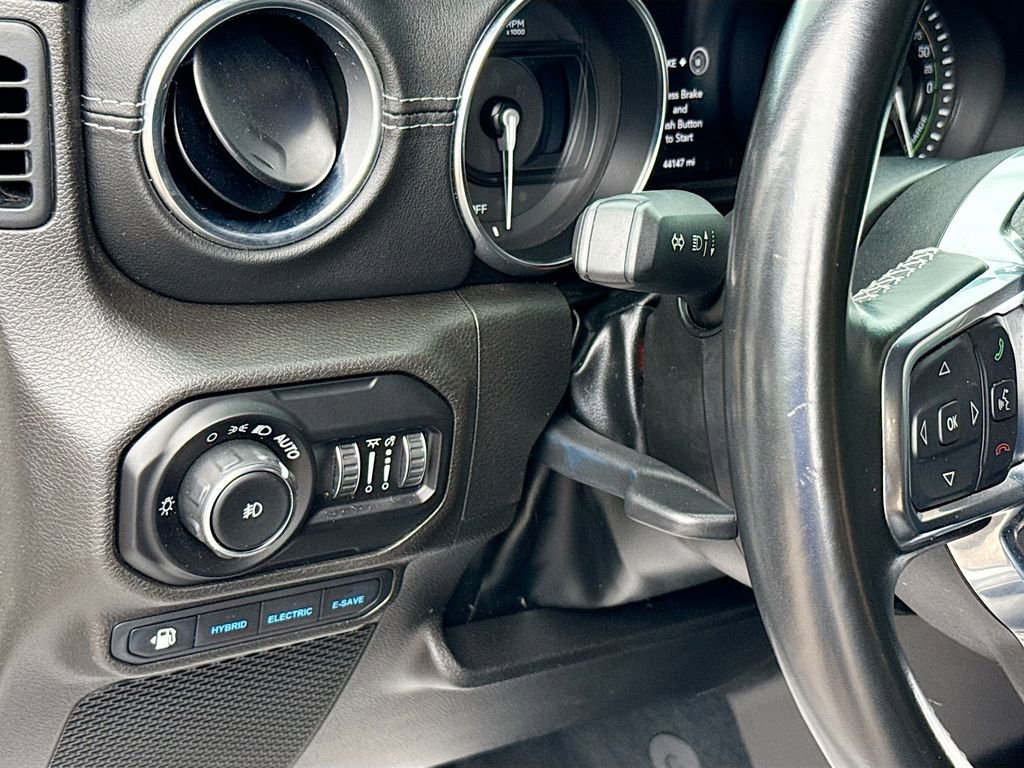 Used 2022 Jeep Wrangler Unlimited Sahara image 11