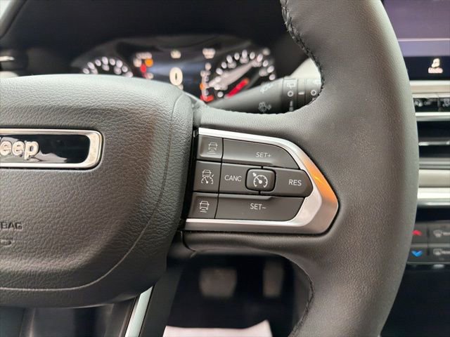 Used 2023 Jeep Compass Limited image 22