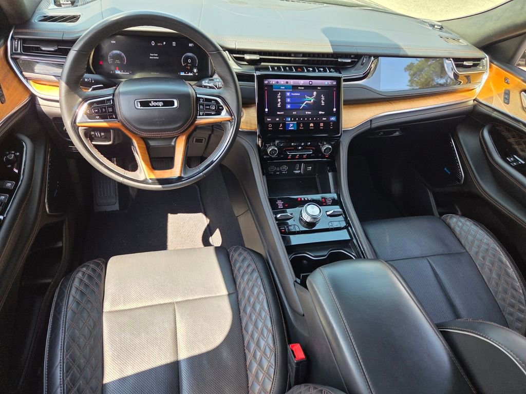 Used 2024 Jeep Grand Cherokee L Summit AWD/4WD image 9