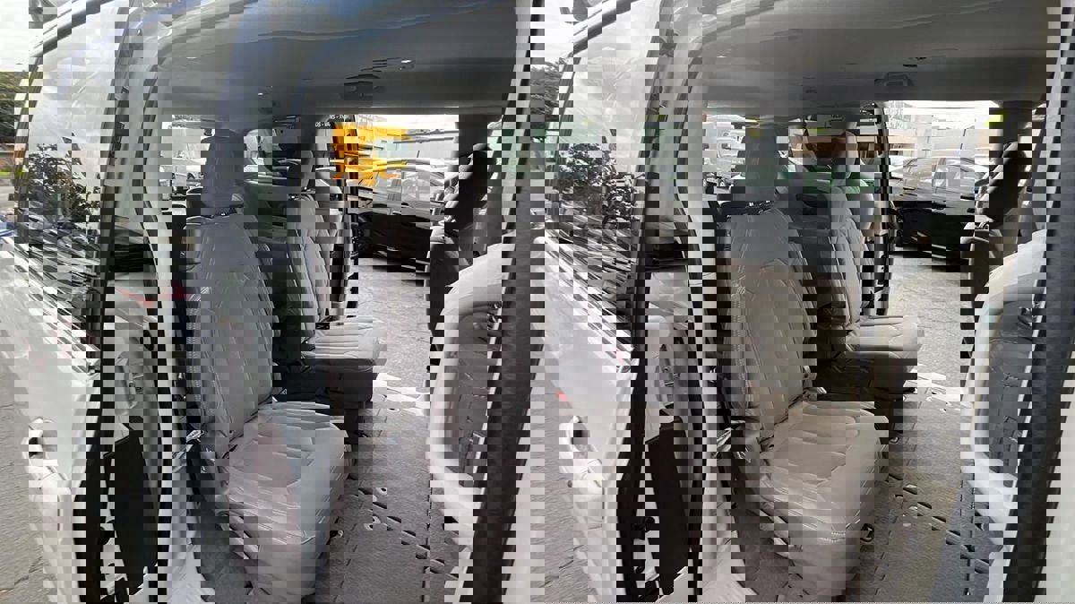 Used 2017 Chrysler Pacifica Touring image 9