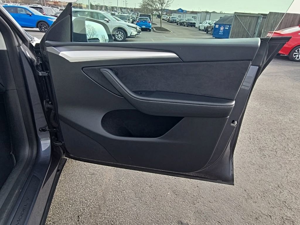 Used 2023 Tesla Model Y Long Range image 28