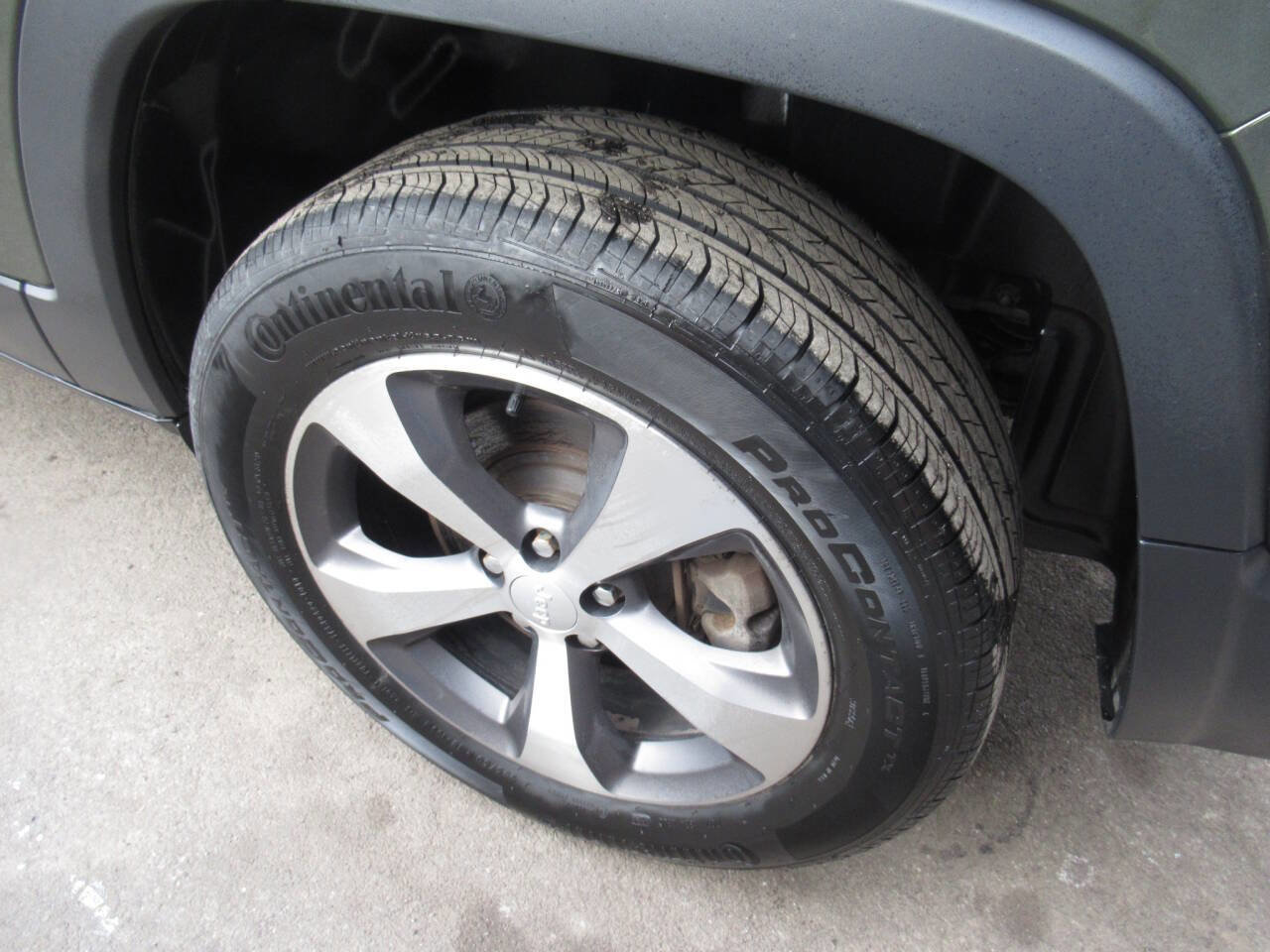 Used 2020 Jeep Cherokee Limited w/ Mopar Interior Package image 14