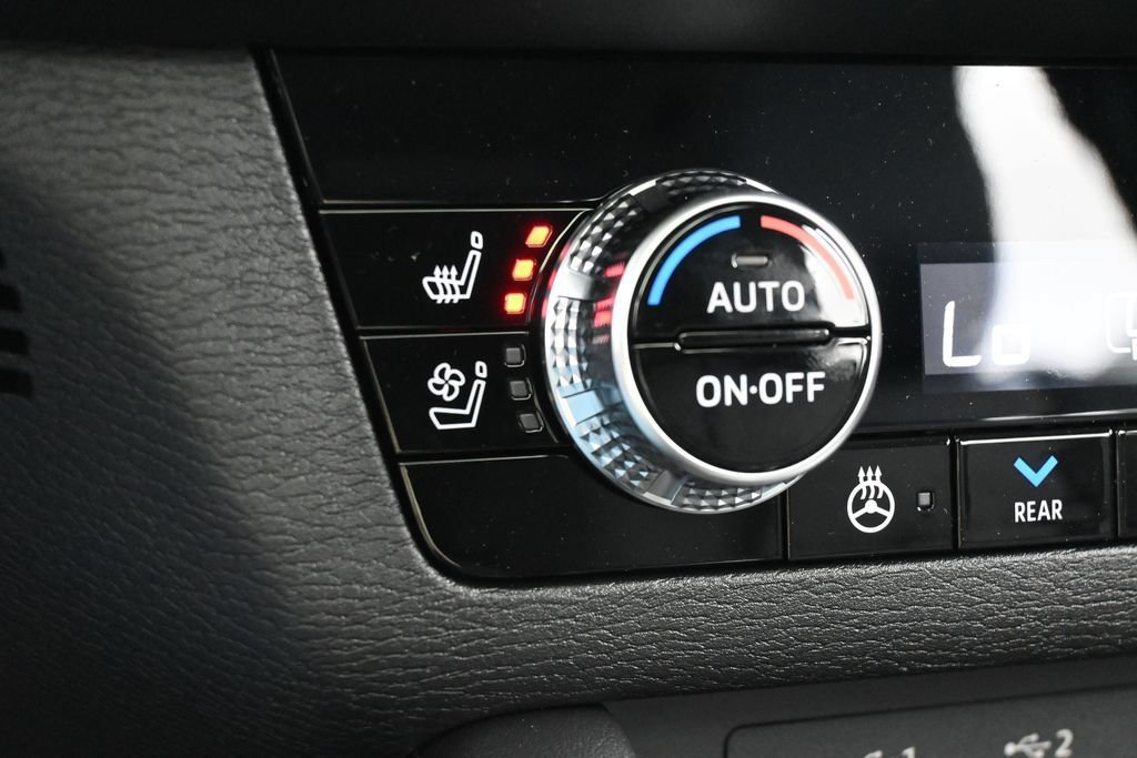 New 2026 Mitsubishi Outlander SEL FWD image 23