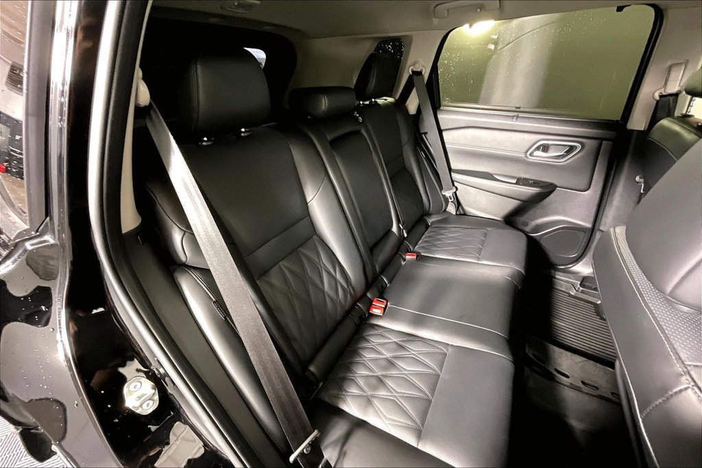 Used 2025 Nissan Rogue Platinum w/ Tech Package FWD image 34