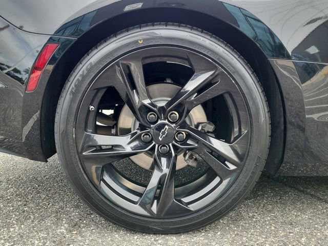 Used 2021 Chevrolet Camaro LT RWD image 5