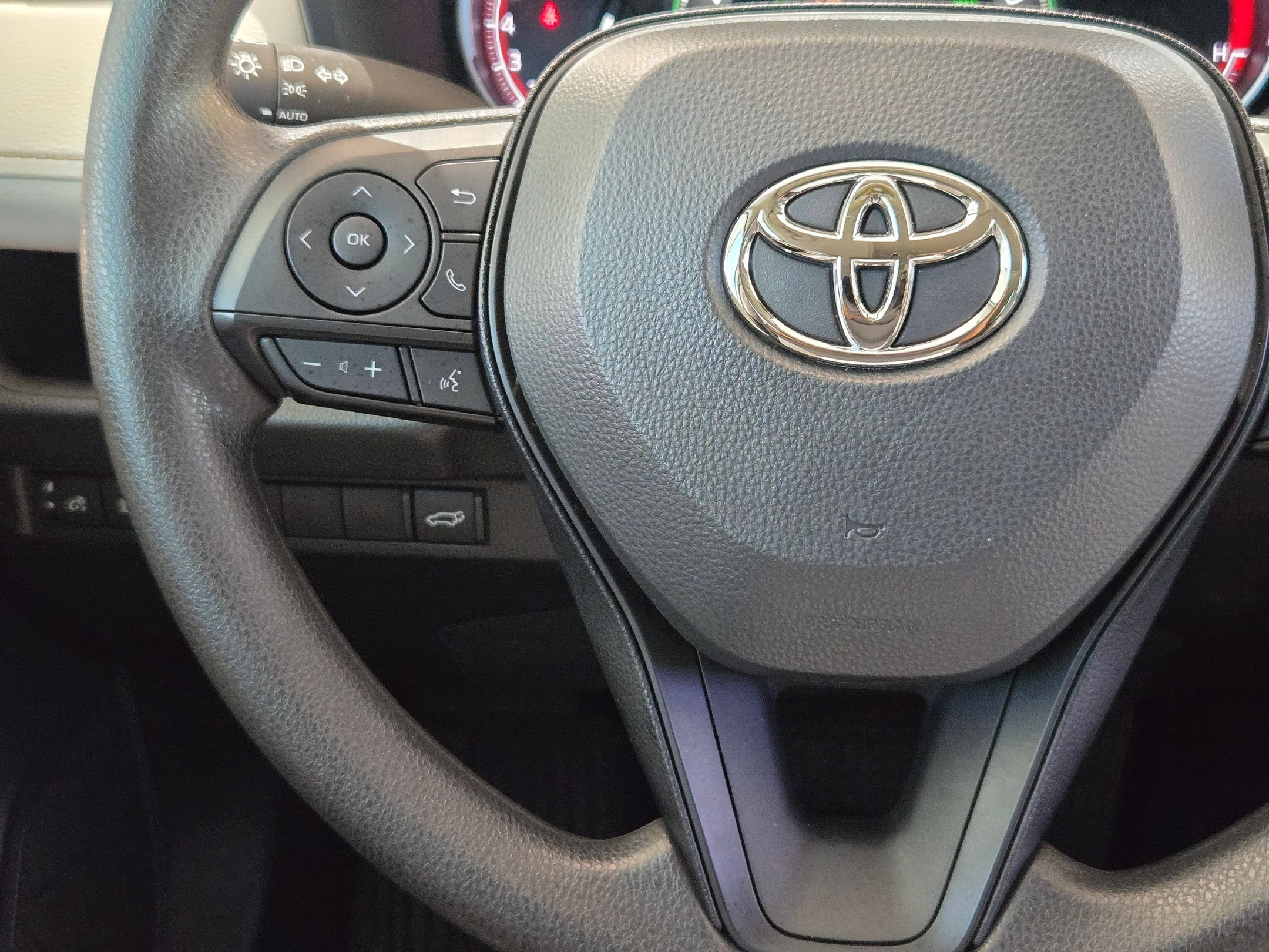 Used 2023 Toyota RAV4 XLE w/ Convenience Package FWD image 22