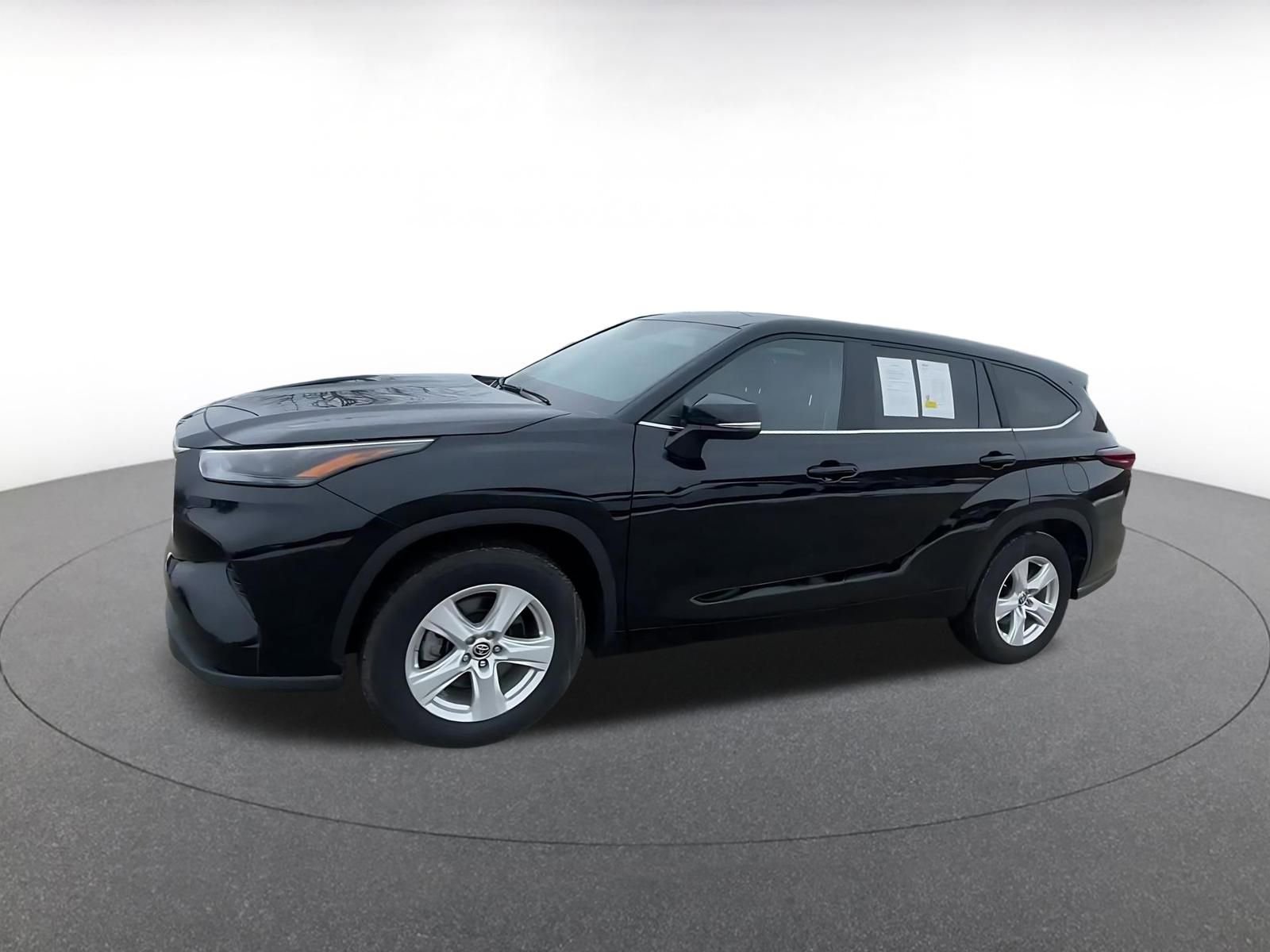 Used 2025 Toyota Highlander LE image 8