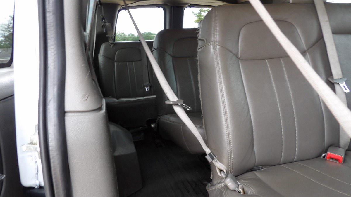 Used 2017 Chevrolet Express 3500 LS RWD image 29
