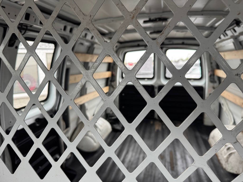 Used 2015 GMC Savana 2500 RWD image 31
