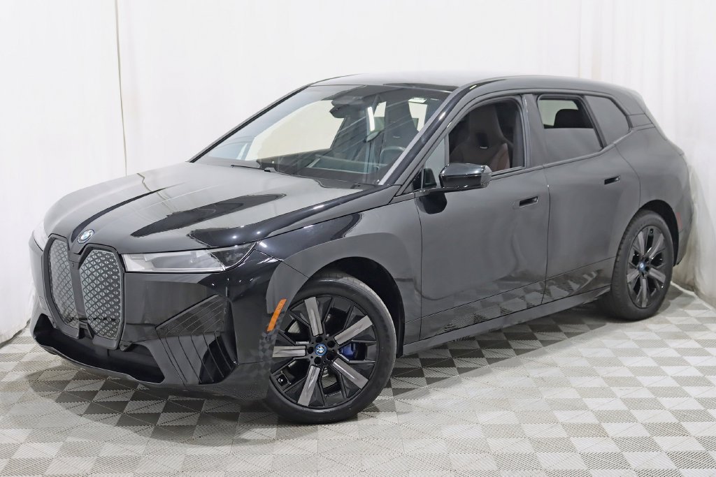 Used 2024 BMW iX xDrive50 w/ Sport Package AWD/4WD image 7