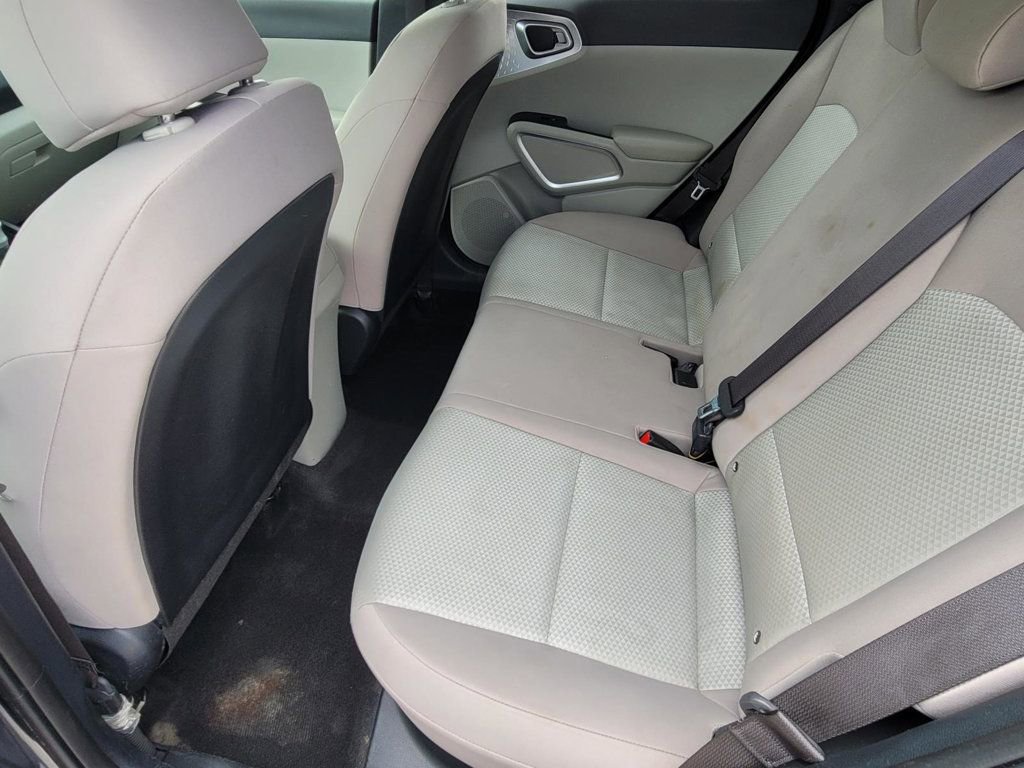 Used 2022 Kia Soul LX image 8