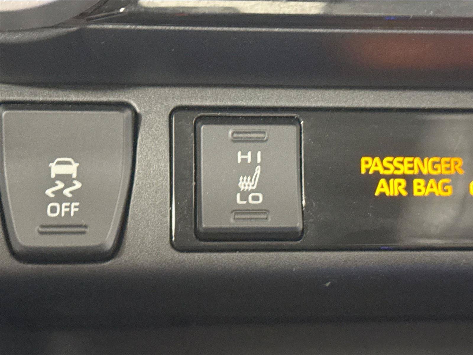 Certified 2022 Toyota RAV4 XLE Premium AWD/4WD image 7