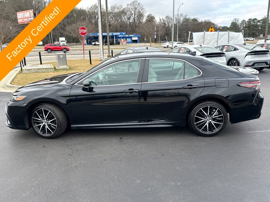 Used 2024 Toyota Camry SE image 2