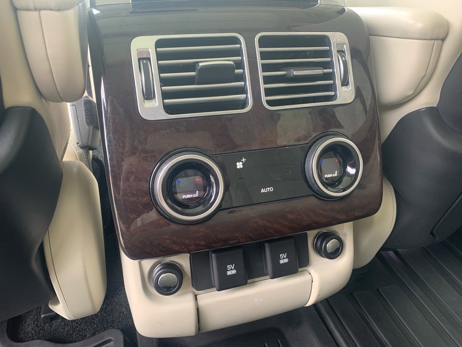 Used 2019 Land Rover Range Rover Supercharged image 14