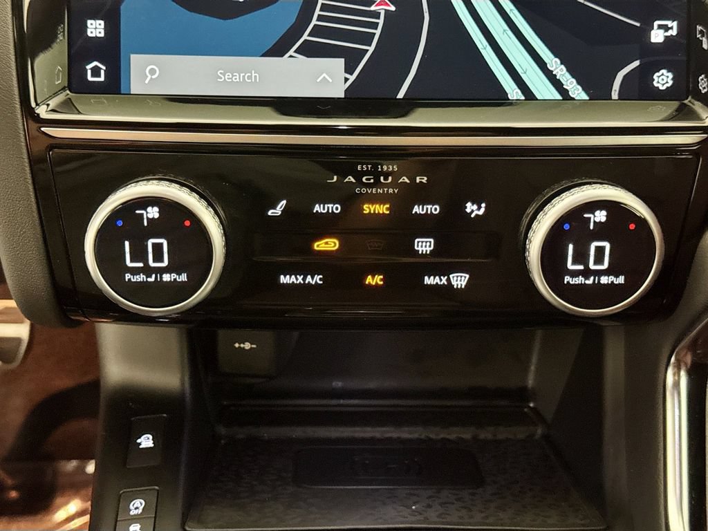 Used 2024 Jaguar E-PACE R-Dynamic SE AWD/4WD image 16