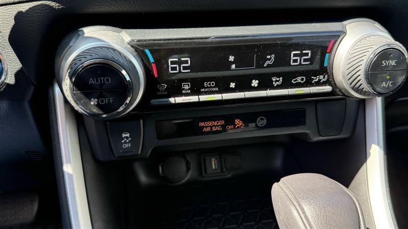 Used 2021 Toyota RAV4 XLE AWD/4WD image 21