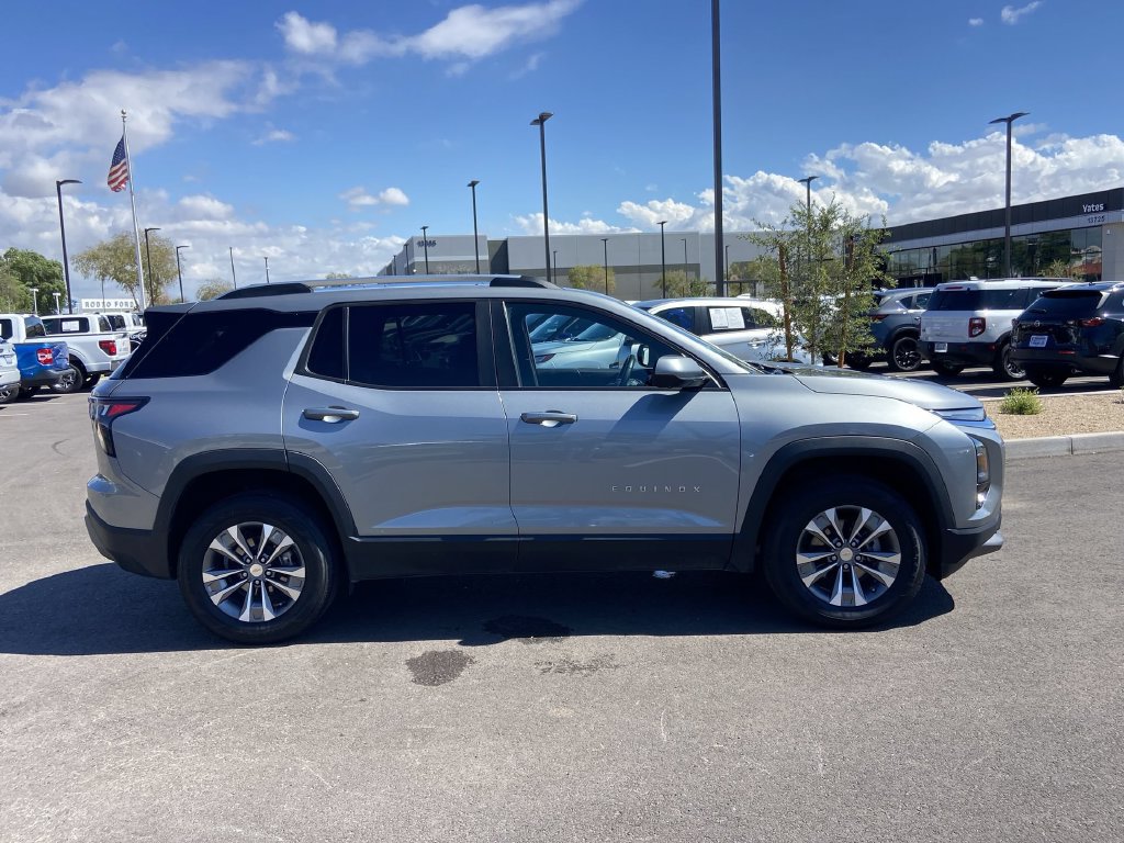 Used 2025 Chevrolet Equinox LT w/ Convenience Package II AWD/4WD image 2