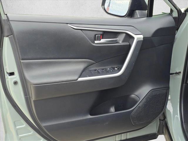 Used 2019 Toyota RAV4 XLE FWD image 8