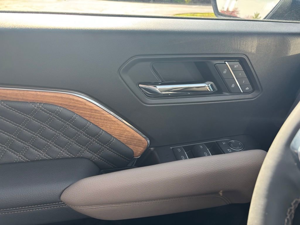 Used 2025 GMC Canyon Denali image 27