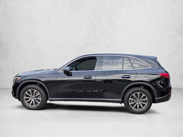 Used 2025 Mercedes-Benz GLC 300 4MATIC image 9