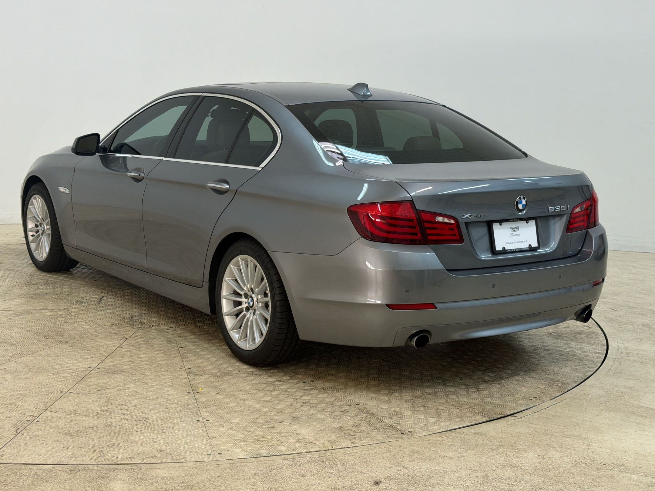 Used 2013 BMW 535i xDrive Sedan AWD/4WD image 3