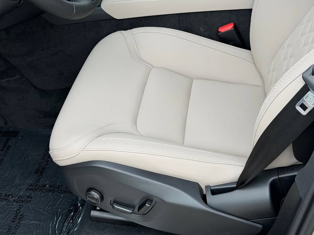 New 2026 Volvo XC90 B6 Plus AWD/4WD image 16