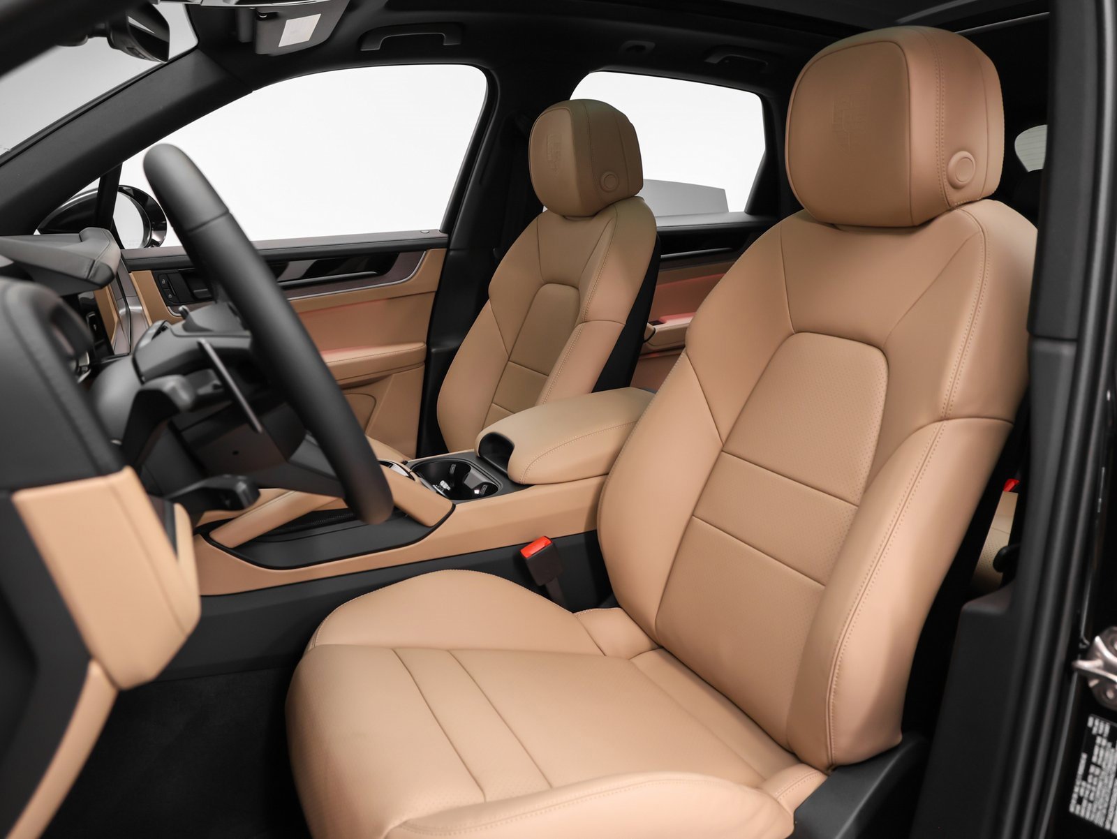 Used 2025 Porsche Cayenne image 40