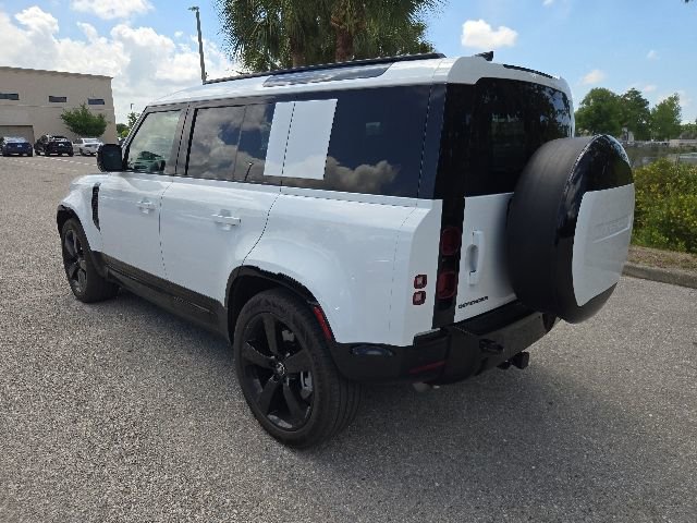 Used 2025 Land Rover Defender 110 X-Dynamic SE AWD/4WD image 3