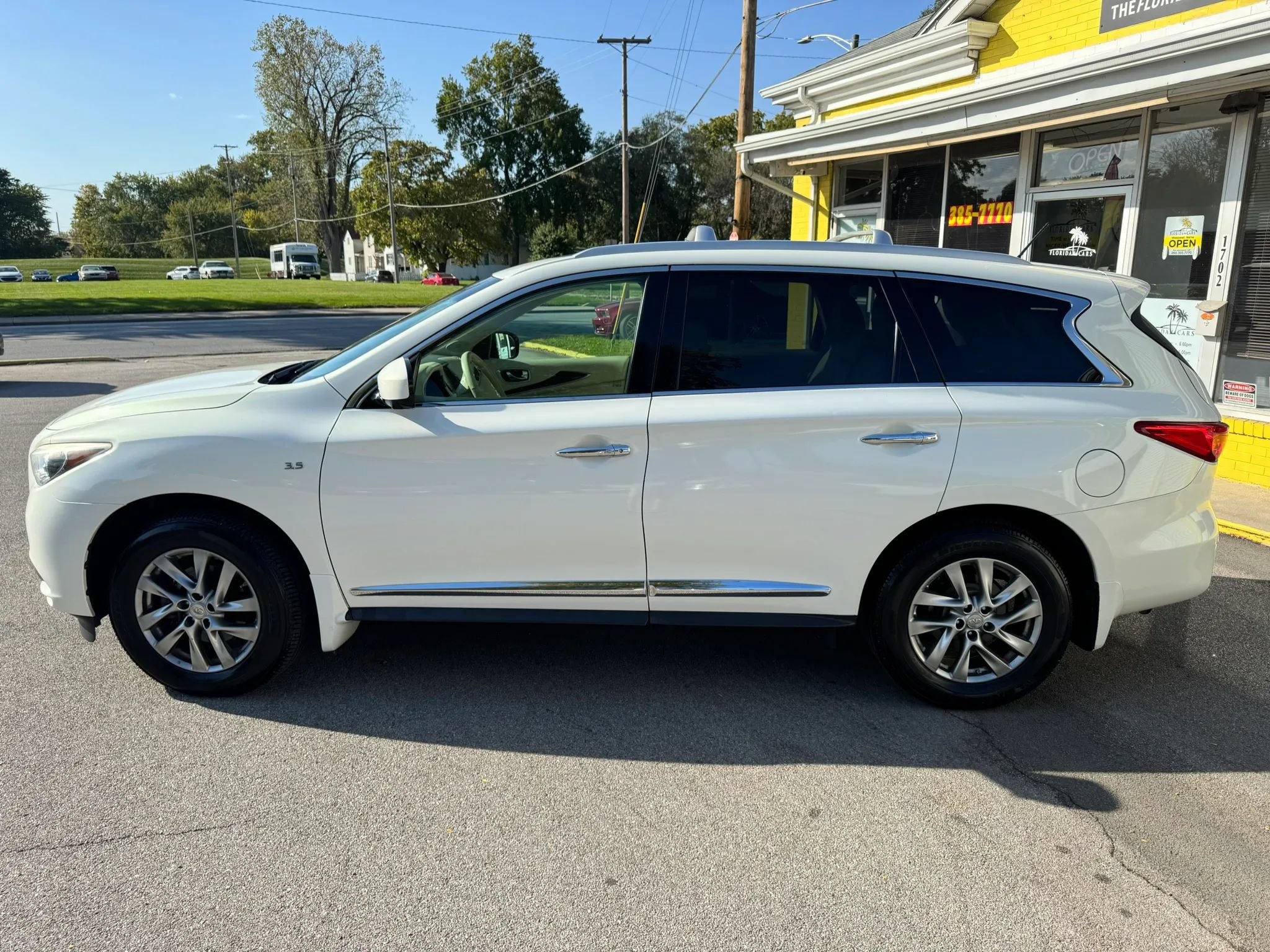 Used 2014 INFINITI QX60 Luxe w/ Premium Plus Package AWD/4WD image 3