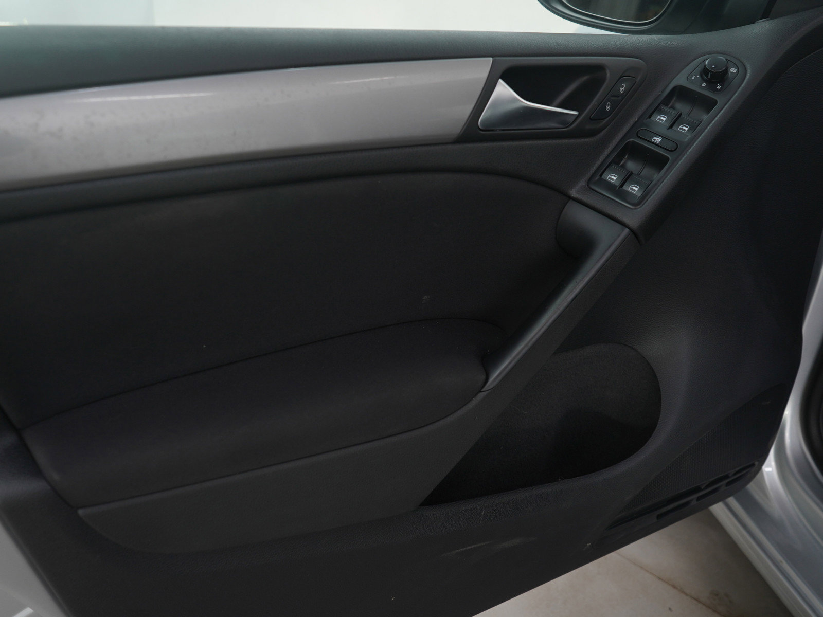 Used 2010 Volkswagen Golf 4-Door image 20