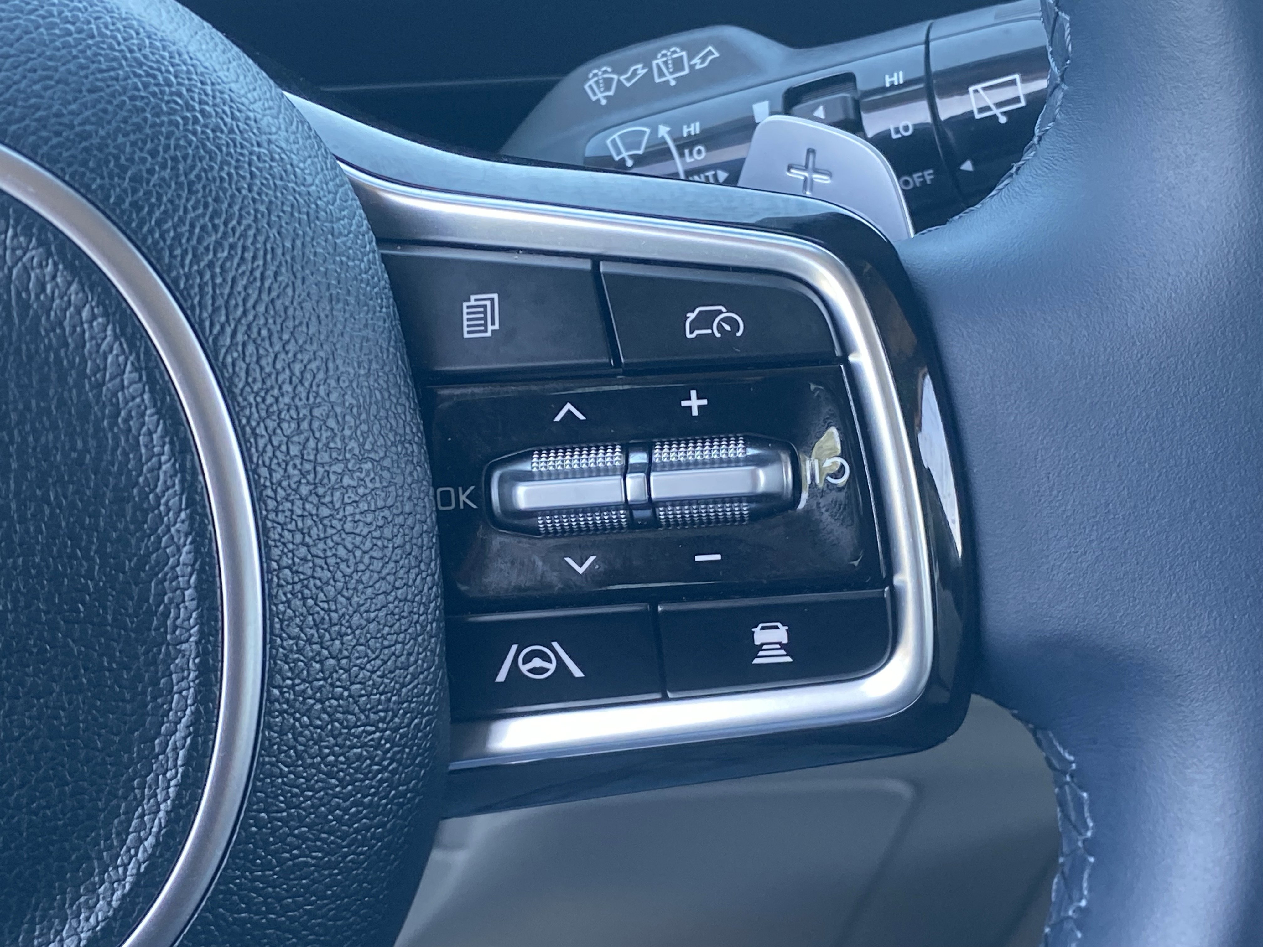 Certified 2026 Kia Carnival EX FWD image 23
