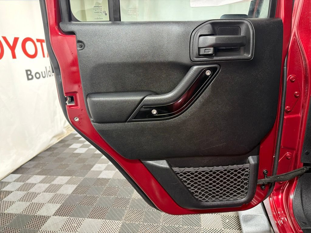 Used 2012 Jeep Wrangler Unlimited Sahara AWD/4WD image 19