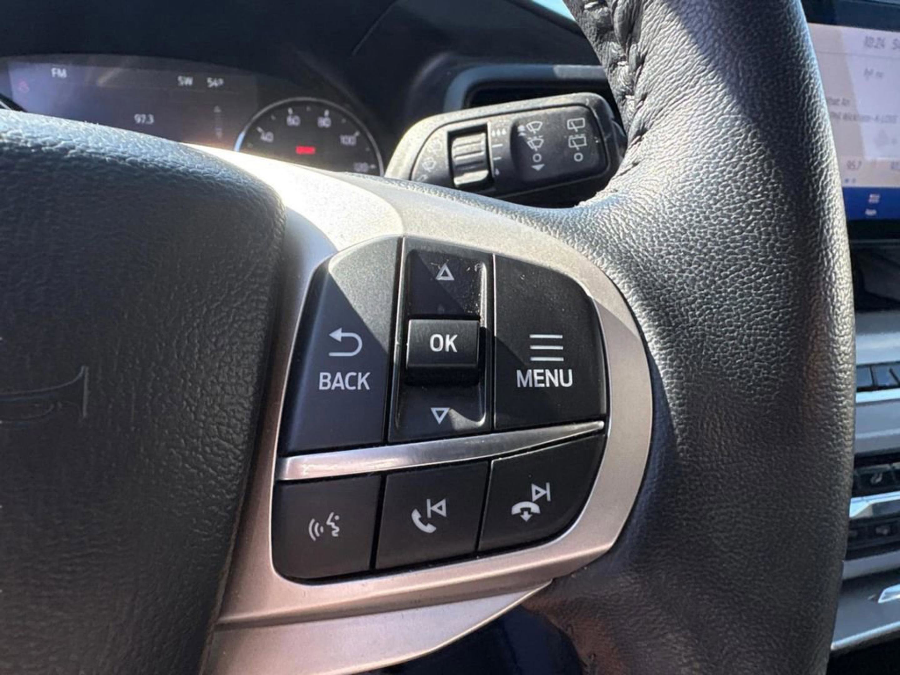 Used 2023 Ford Explorer XLT AWD/4WD image 23