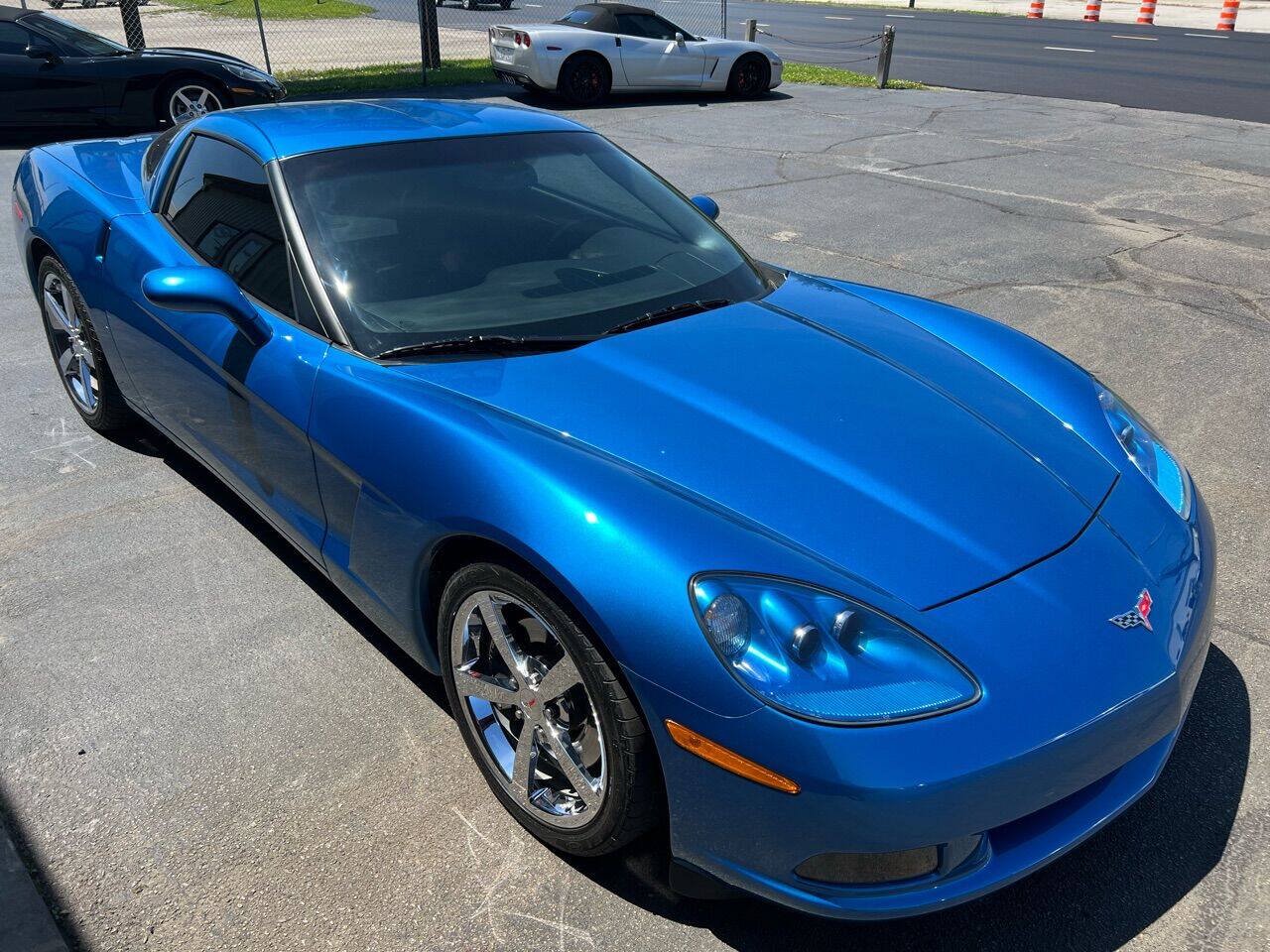 Used 2010 Chevrolet Corvette Coupe w/ 1LT RWD image 19