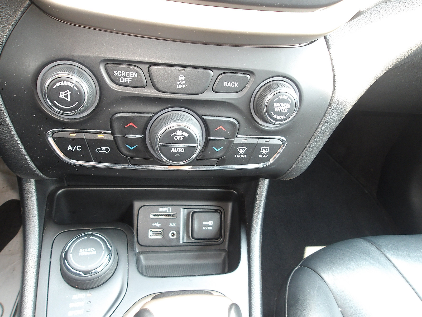 Used 2017 Jeep Cherokee Limited AWD/4WD image 20
