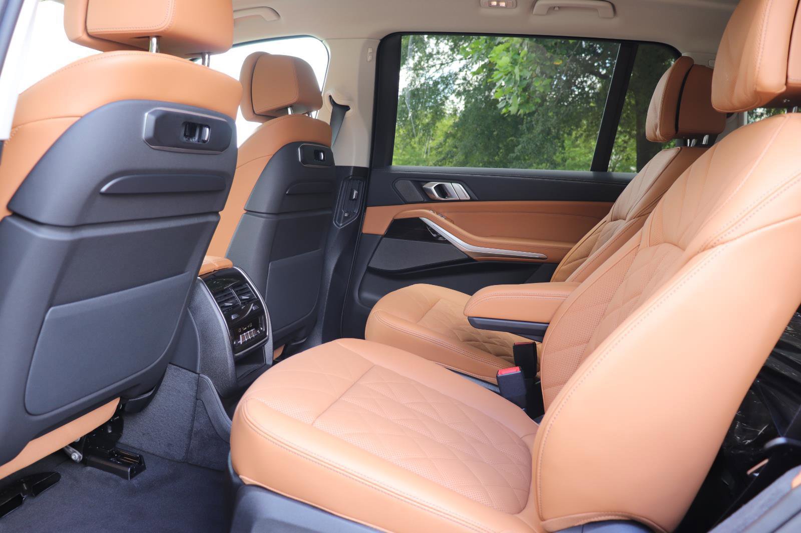 New 2026 BMW X7 xDrive40i w/ Premium Package image 14