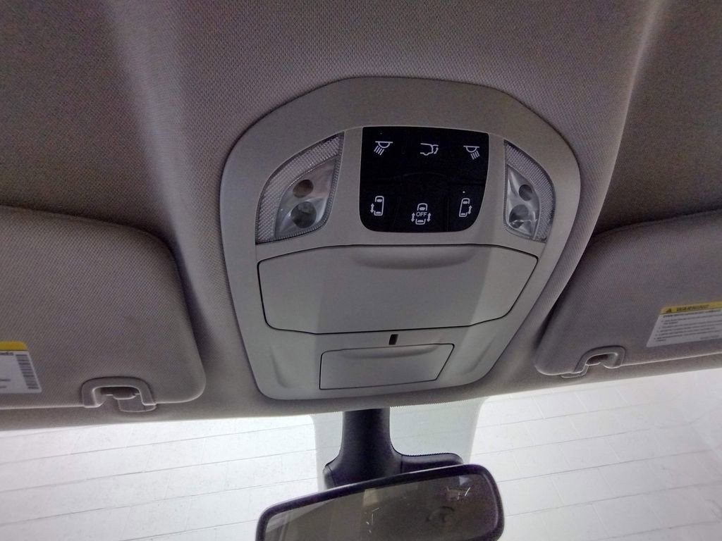 Used 2023 Chrysler Voyager LX image 31