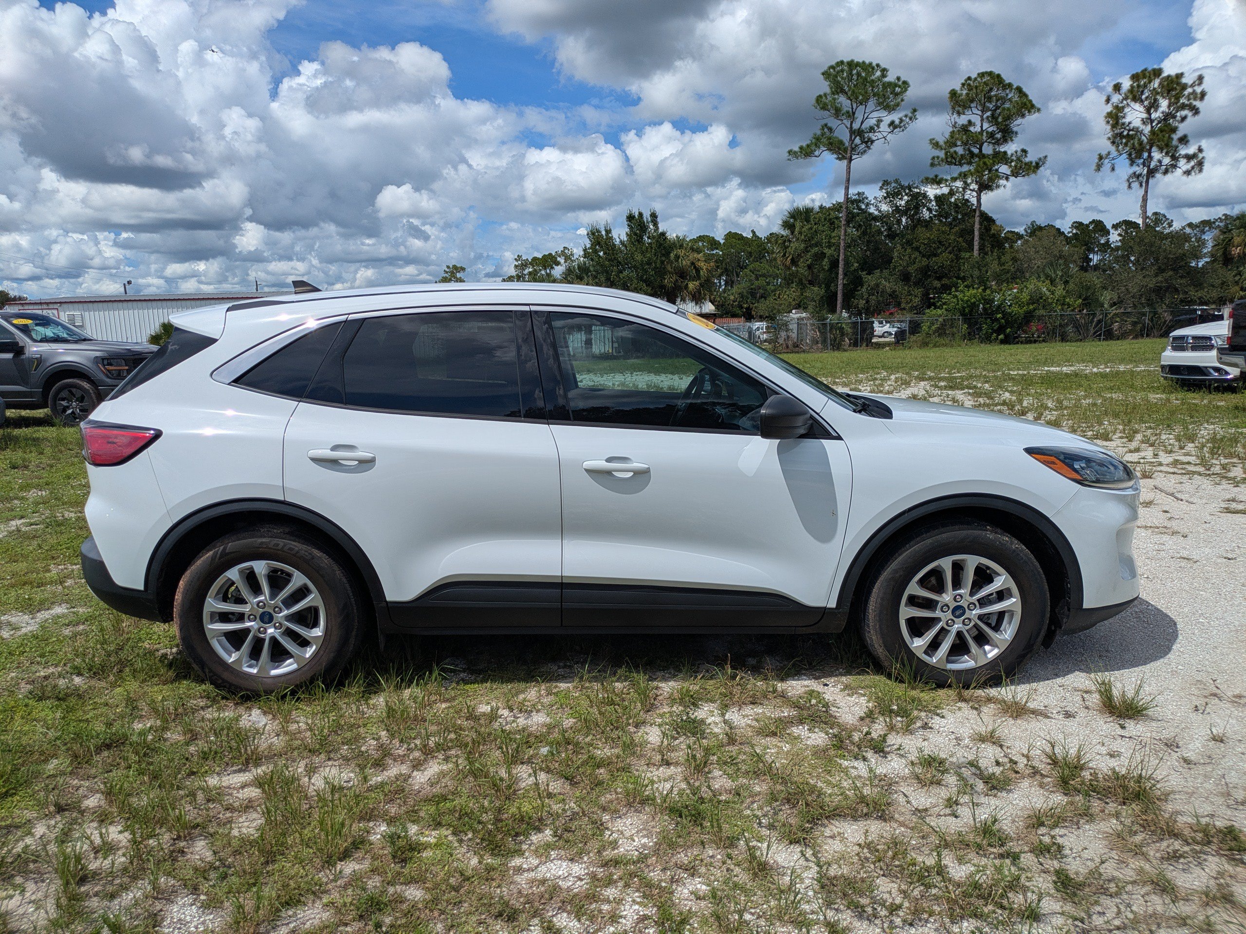 Used 2022 Ford Escape SE FWD image 3