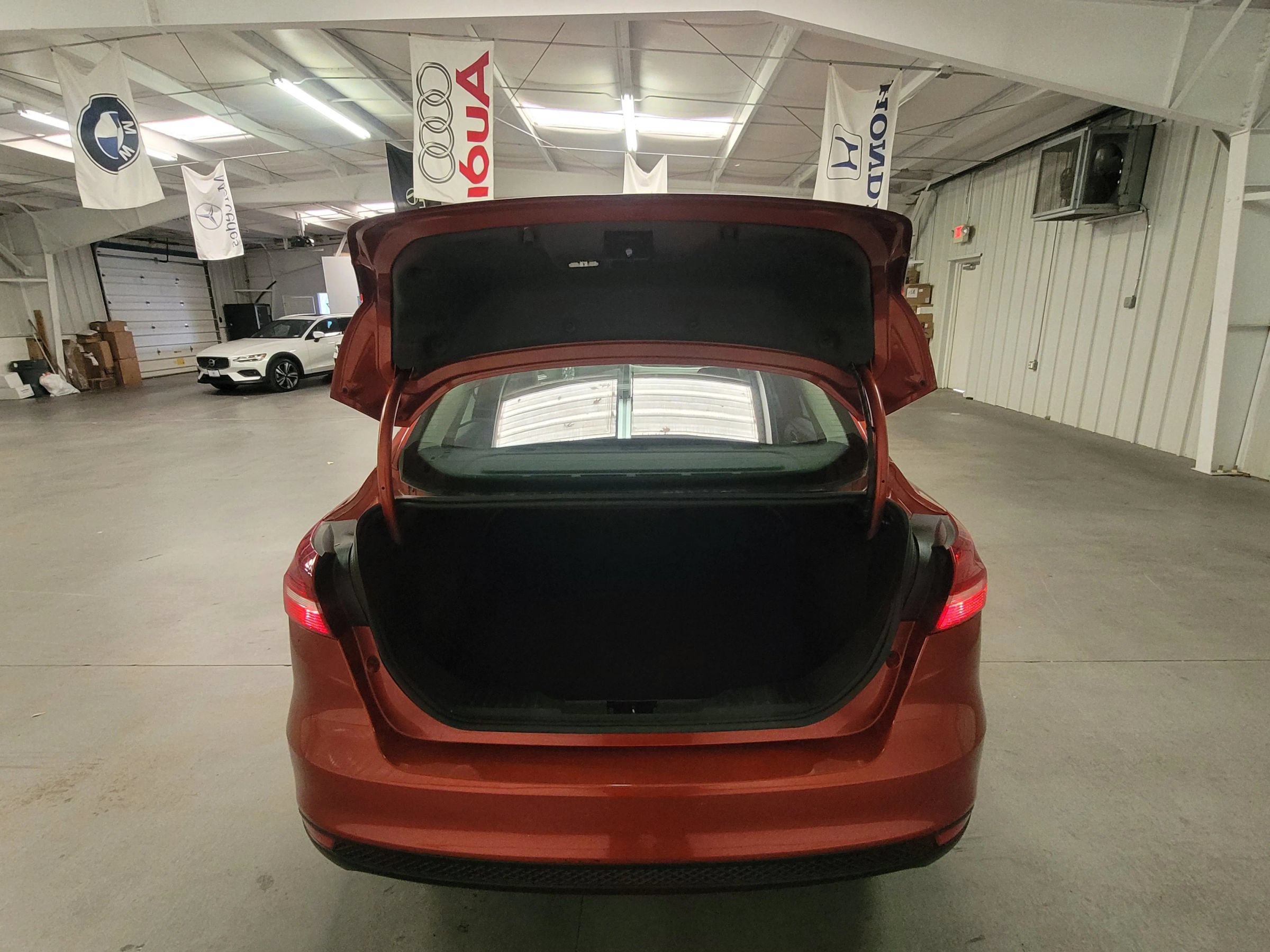 Used 2018 Ford Focus SE FWD image 14
