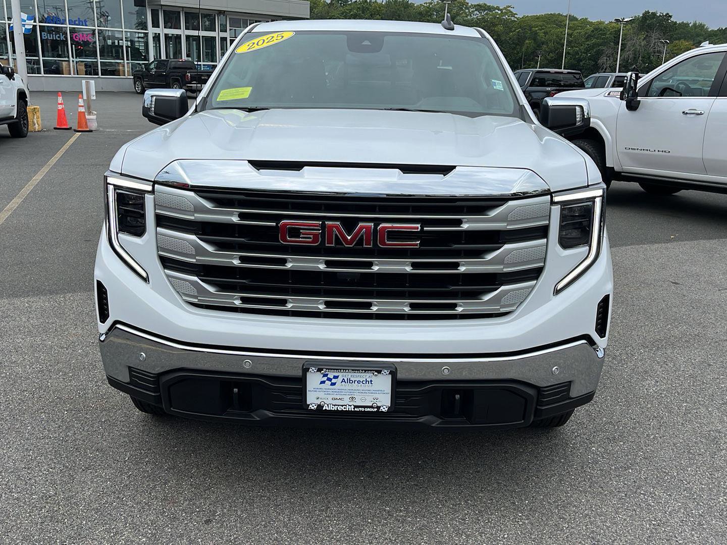 New 2025 GMC Sierra 1500 SLE w/ Preferred Package image 3