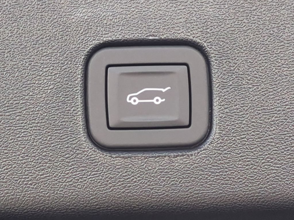 New 2026 Cadillac Optiq Luxury 1 RWD image 30